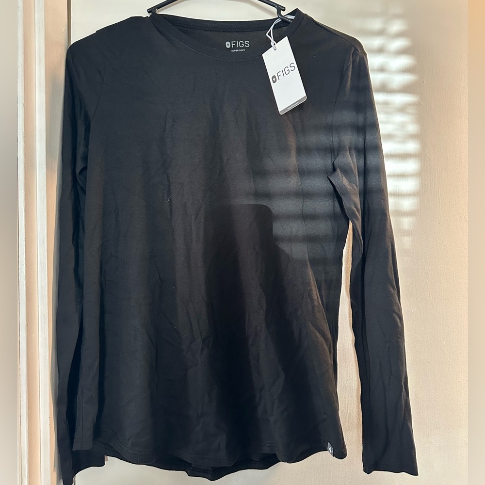 FIGS super soft black under shirt XS